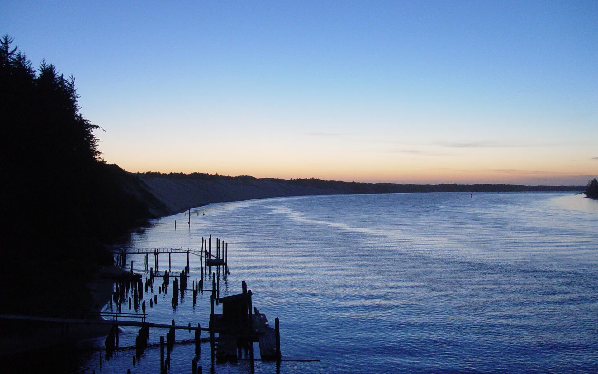 内马尔、姆巴佩、梅西三人联手的战术配合令人惊叹,内马尔姆巴佩梅西合照