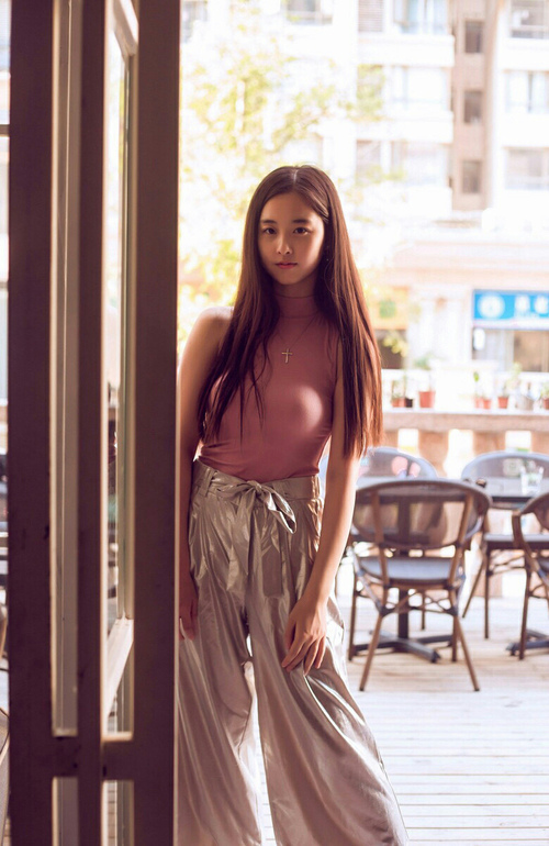 美国仰泳新秀首次参赛即得奖牌，美国女子仰泳名将