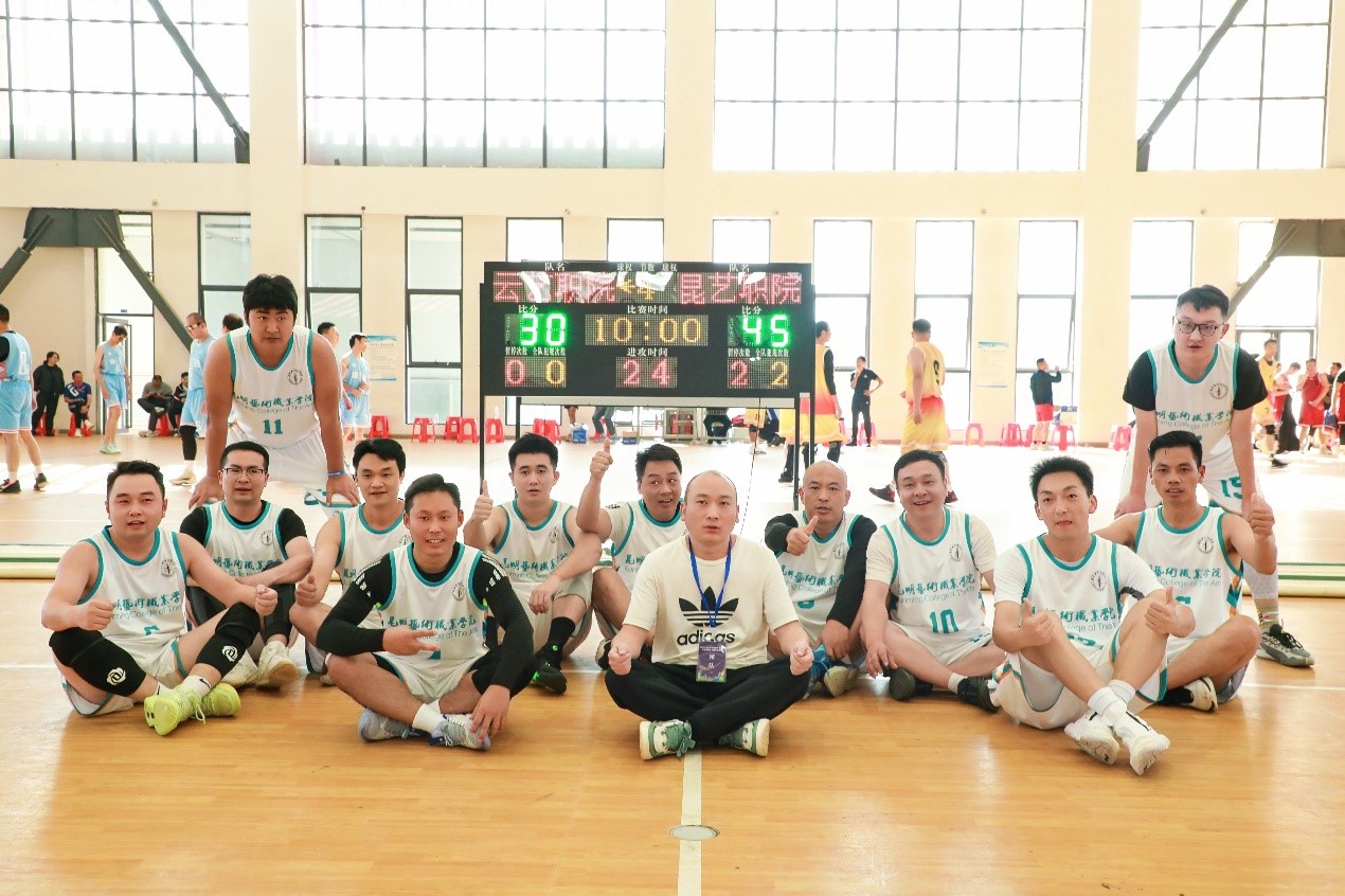 包含AYX爱游戏：青少年篮球夏令营开营，快乐篮球伴成长的词条