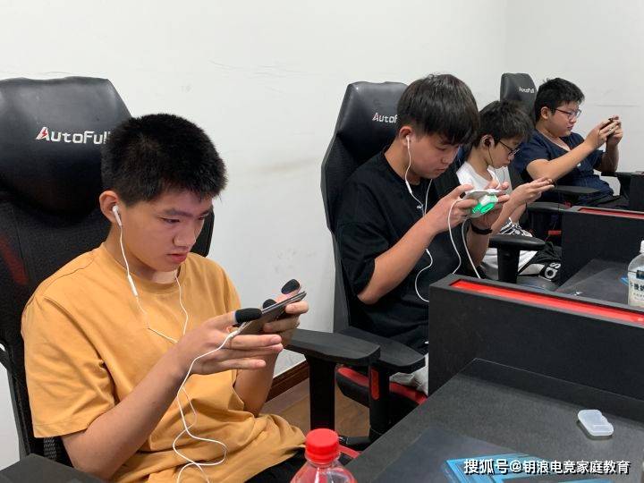 爱游戏入口:电竞与心理健康:选手如何应对职业压力的简单介绍 爱游戏入口:电竞与心理健康:选手如何应对职业压力的简单介绍