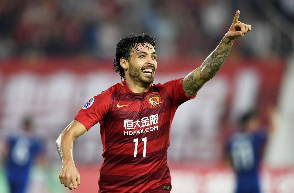 爱游戏APP:广州恒大队“全华班”成“笑话”，球迷：没“外援”，啥也不是！的简单介绍