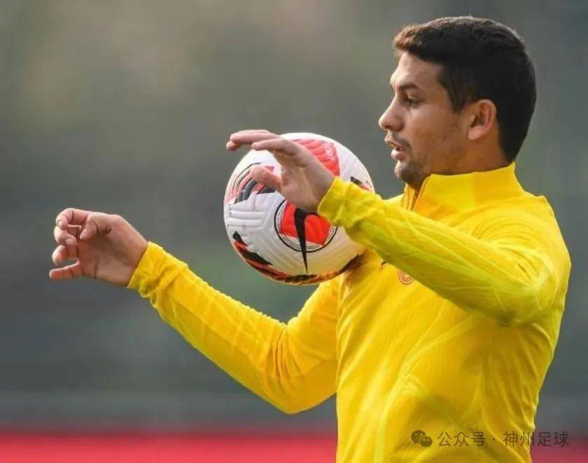 爱游戏APP:归化球员艾克森:在比赛中进球,帮助球队取得胜利的简单介绍 爱游戏APP:归化球员艾克森:在比赛中进球,帮助球队取得胜利的简单介绍